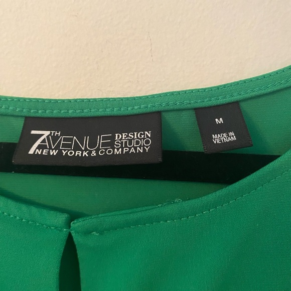 7th Ave NY&Co Women’s Beautiful Green Sleeveless Blouse -Sz Med - Picture 5 of 8